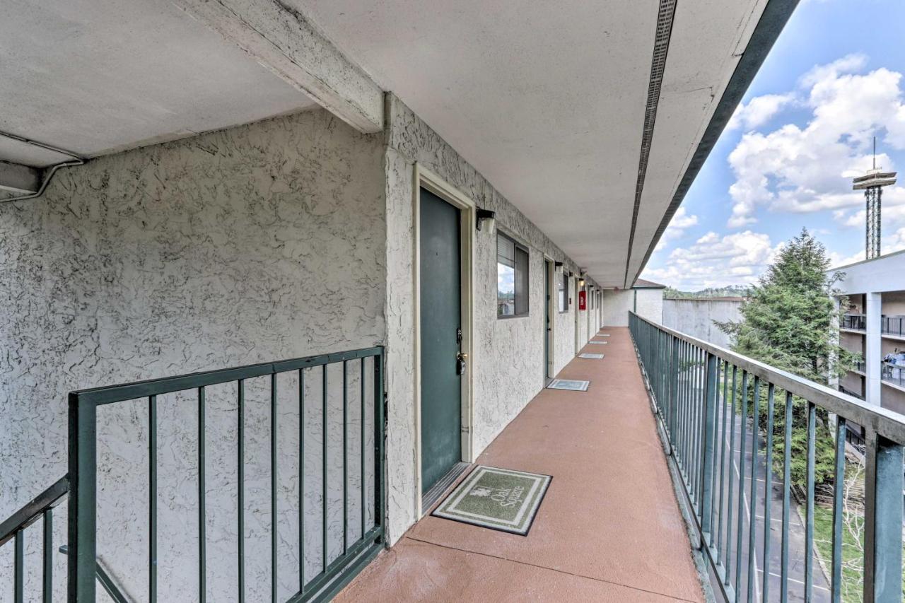 Gatlinburg Condo Walk To Downtown Attractions! Exterior photo
